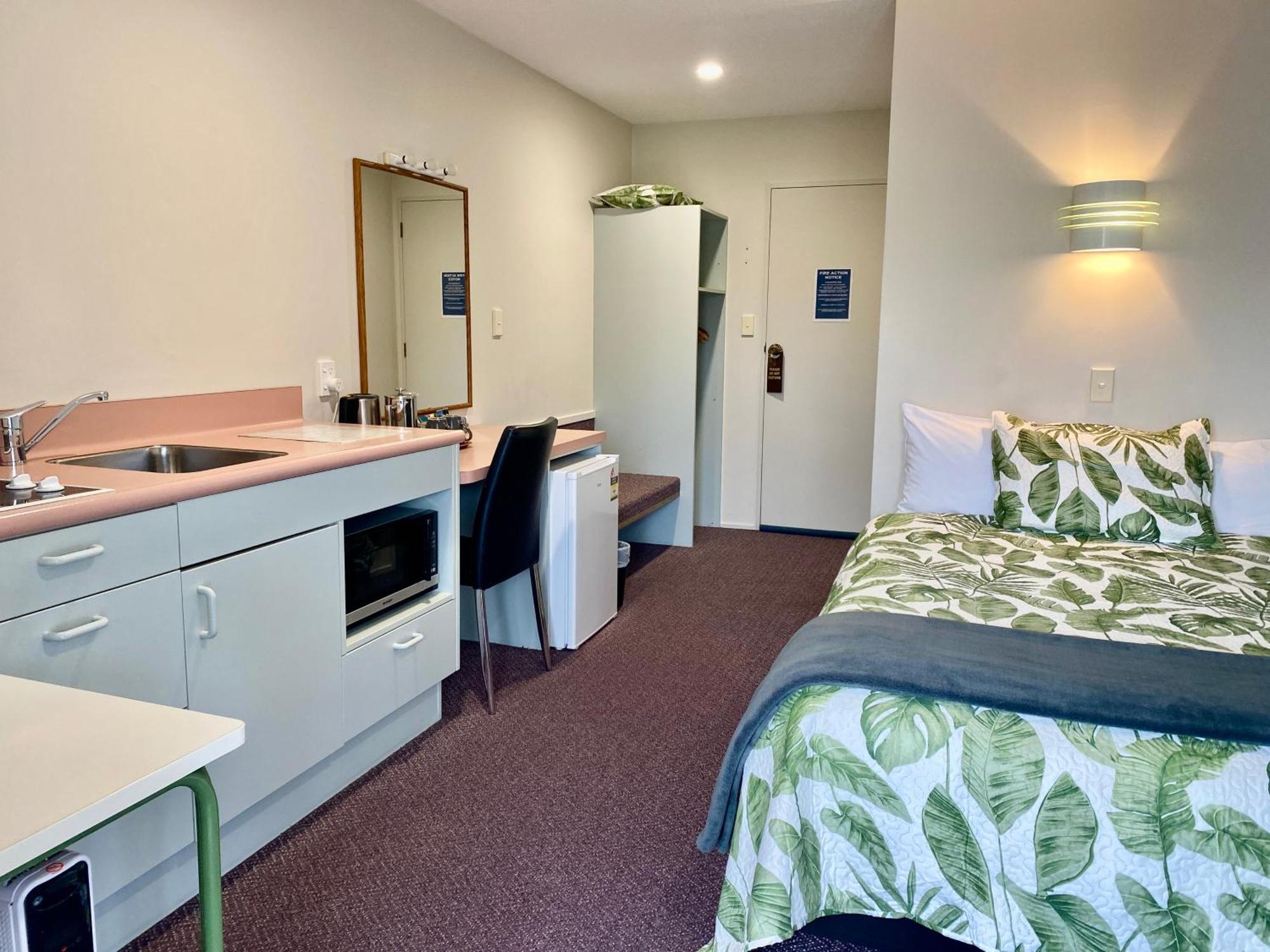 Heritage Park Lodge Haast Buitenkant foto