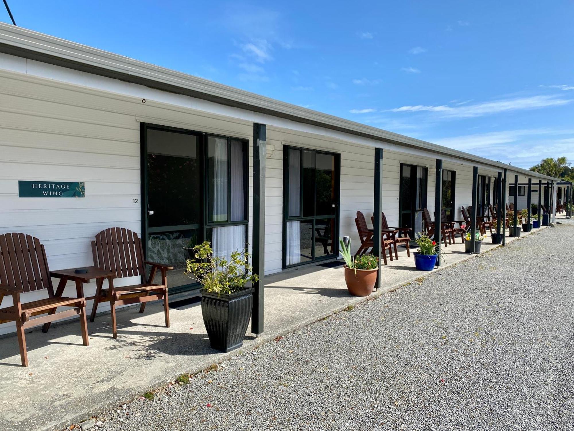 Heritage Park Lodge Haast Buitenkant foto