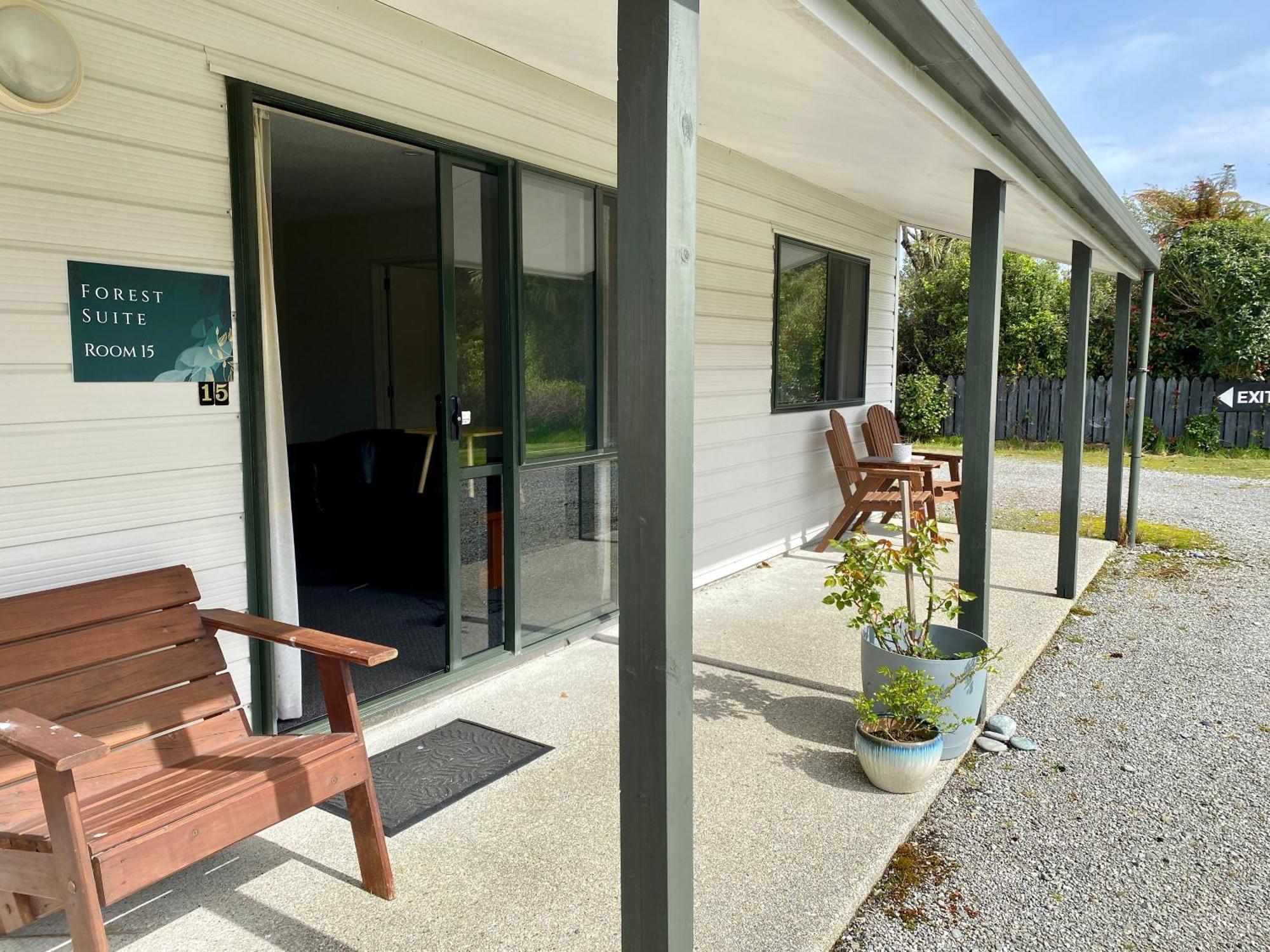 Heritage Park Lodge Haast Buitenkant foto