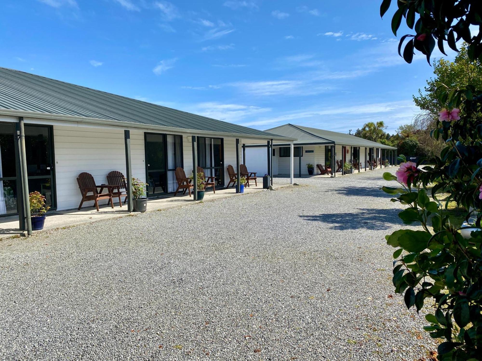 Heritage Park Lodge Haast Buitenkant foto