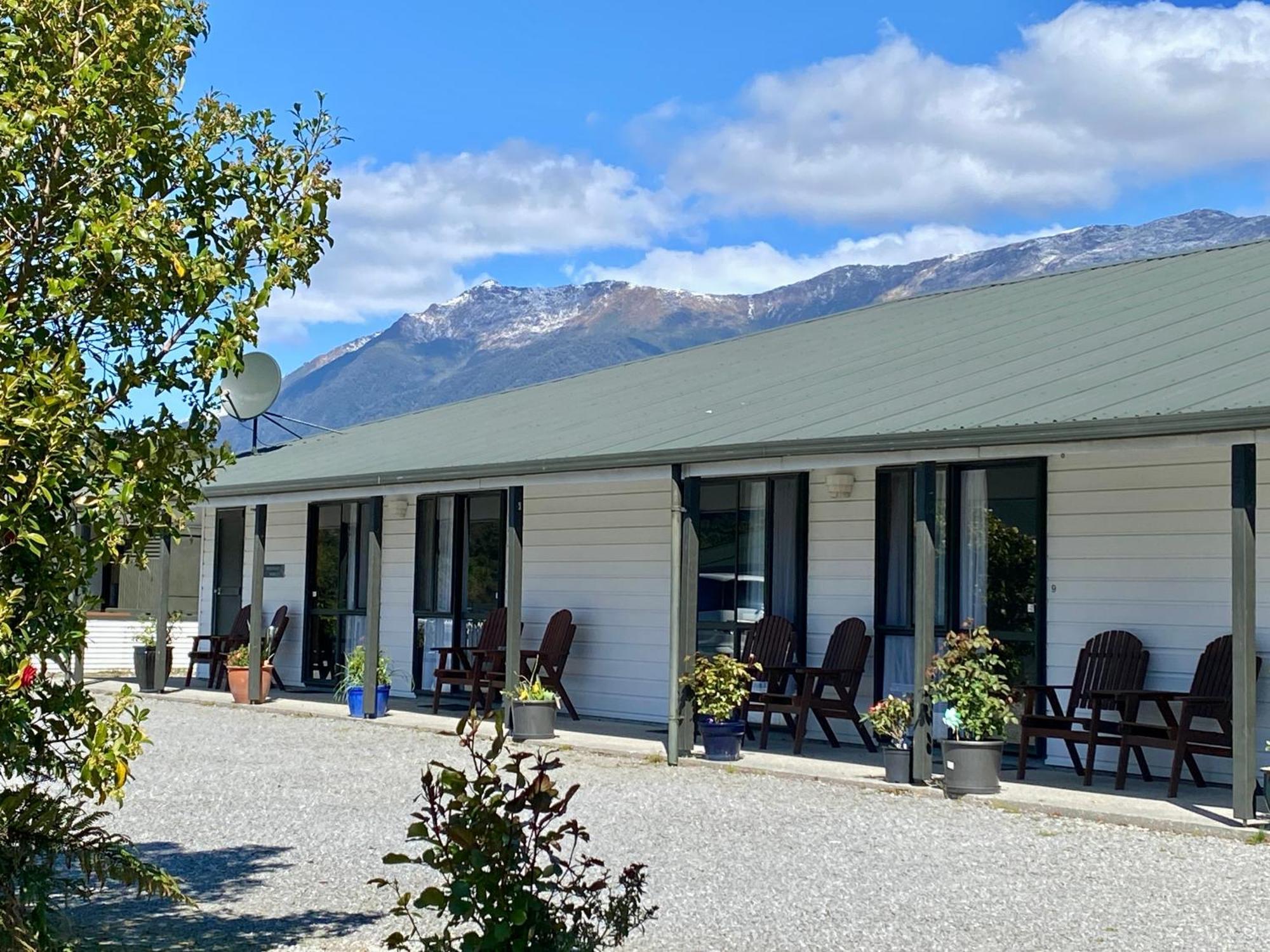 Heritage Park Lodge Haast Buitenkant foto