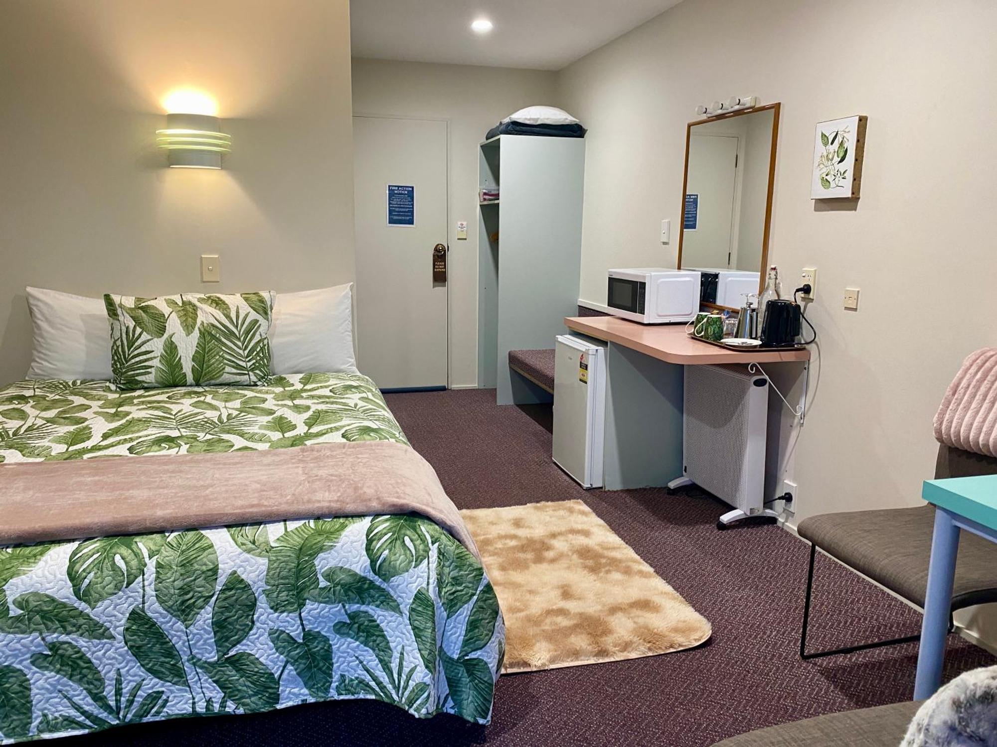 Heritage Park Lodge Haast Buitenkant foto