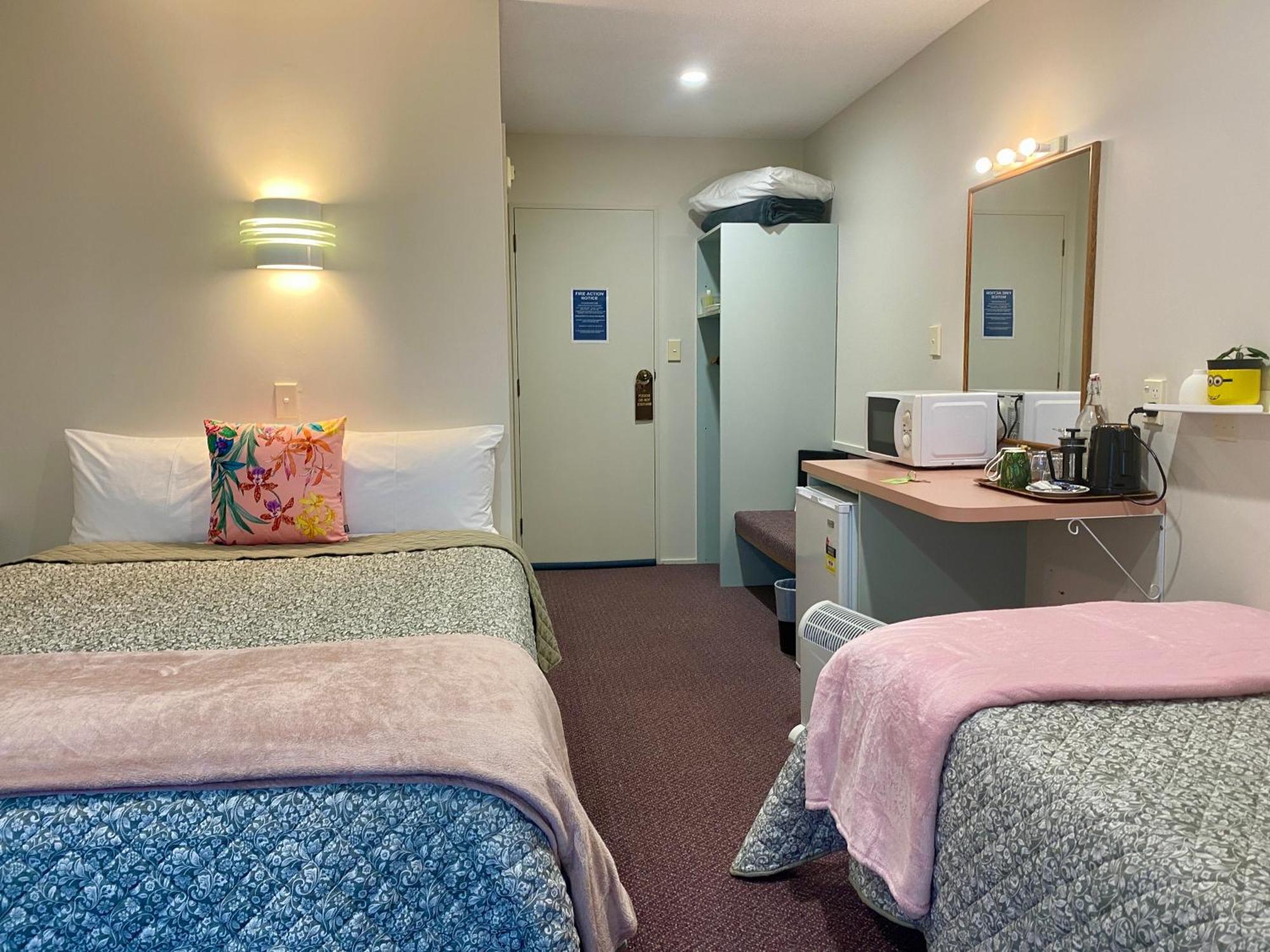 Heritage Park Lodge Haast Buitenkant foto