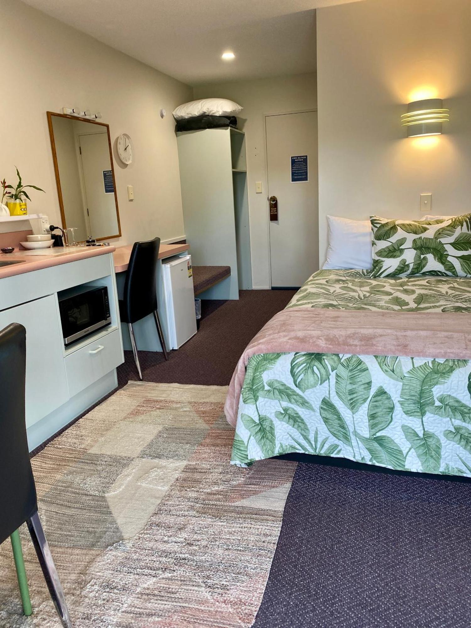 Heritage Park Lodge Haast Buitenkant foto