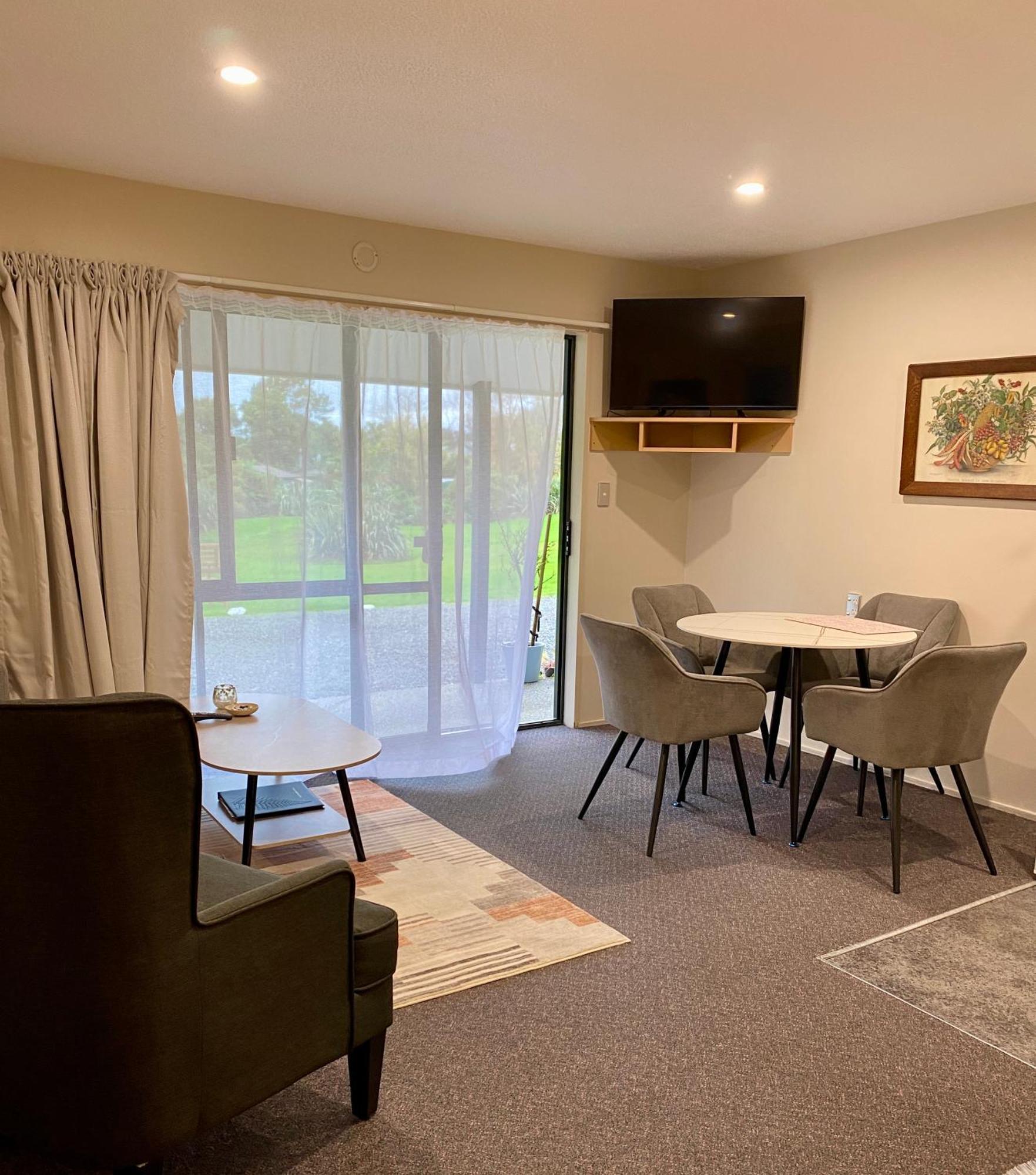 Heritage Park Lodge Haast Buitenkant foto