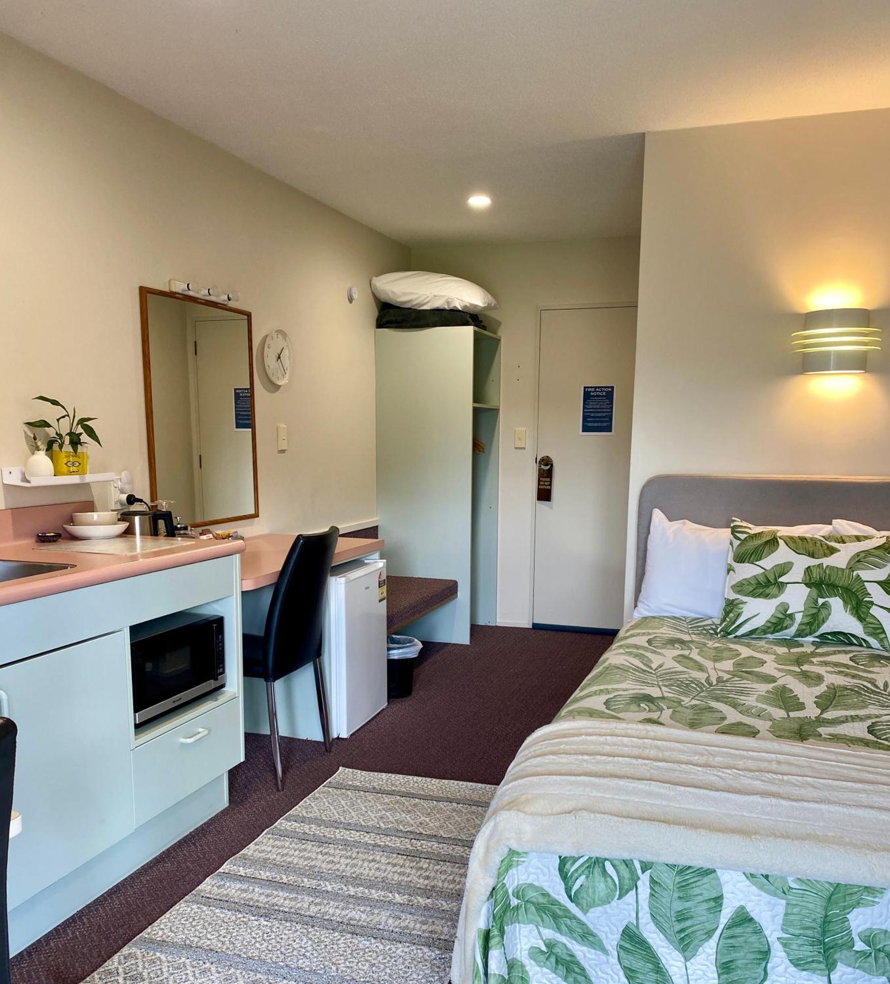 Heritage Park Lodge Haast Buitenkant foto