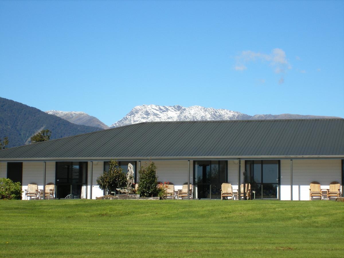 Heritage Park Lodge Haast Buitenkant foto